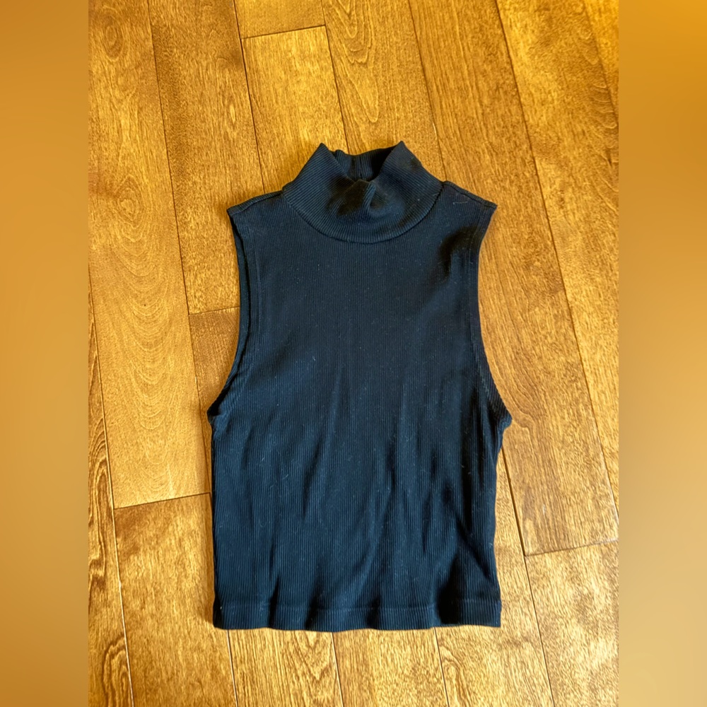 Mock neck crop top